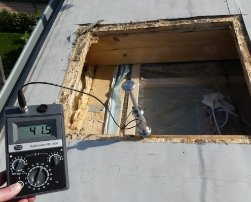 Gutachten am Bau - Unbelüftetes Flachdach mit Schäden Öffnung eines unbelüftetes Flachdach mit Schäden zur Begutachtung